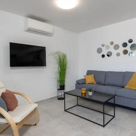 Cozy Apartment In Crikvenica With Wifi