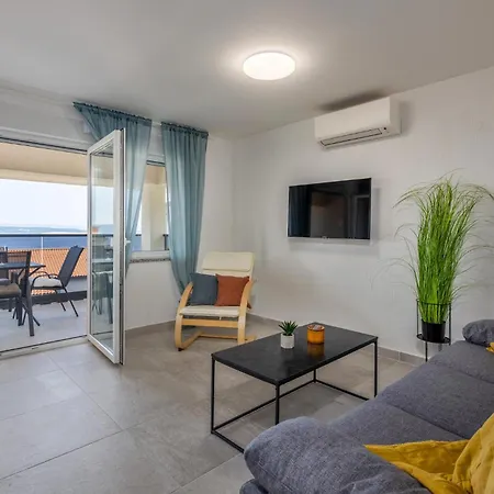 Apartman Cozy Apartment In Crikvenica With Wifi