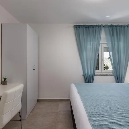 Cozy Apartment In Crikvenica With Wifi *