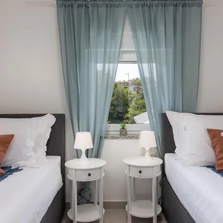 Cozy Apartment In Crikvenica With Wifi Apartman *