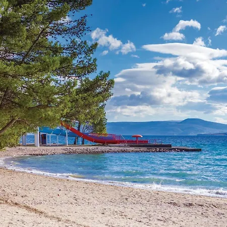 Cozy Apartment In Crikvenica With Wifi Apartman *