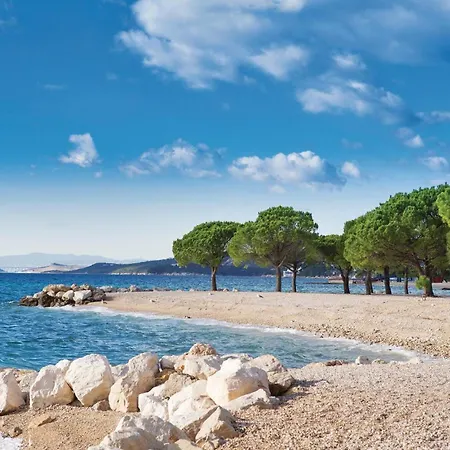 Cozy Apartment In Crikvenica With Wifi Apartman *
