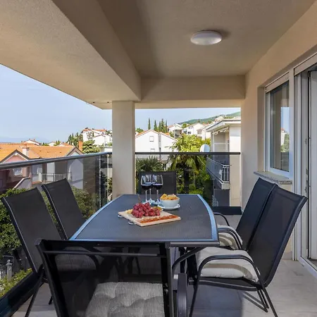 Apartman Cozy Apartment In Crikvenica With Wifi