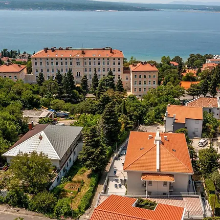 3 Bedroom Beautiful In Appartamento Crikvenica